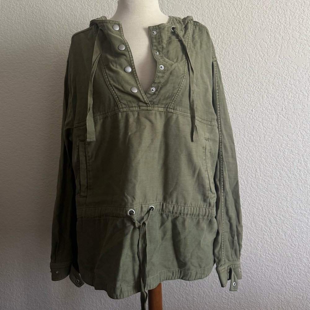 American Eagle green pullover